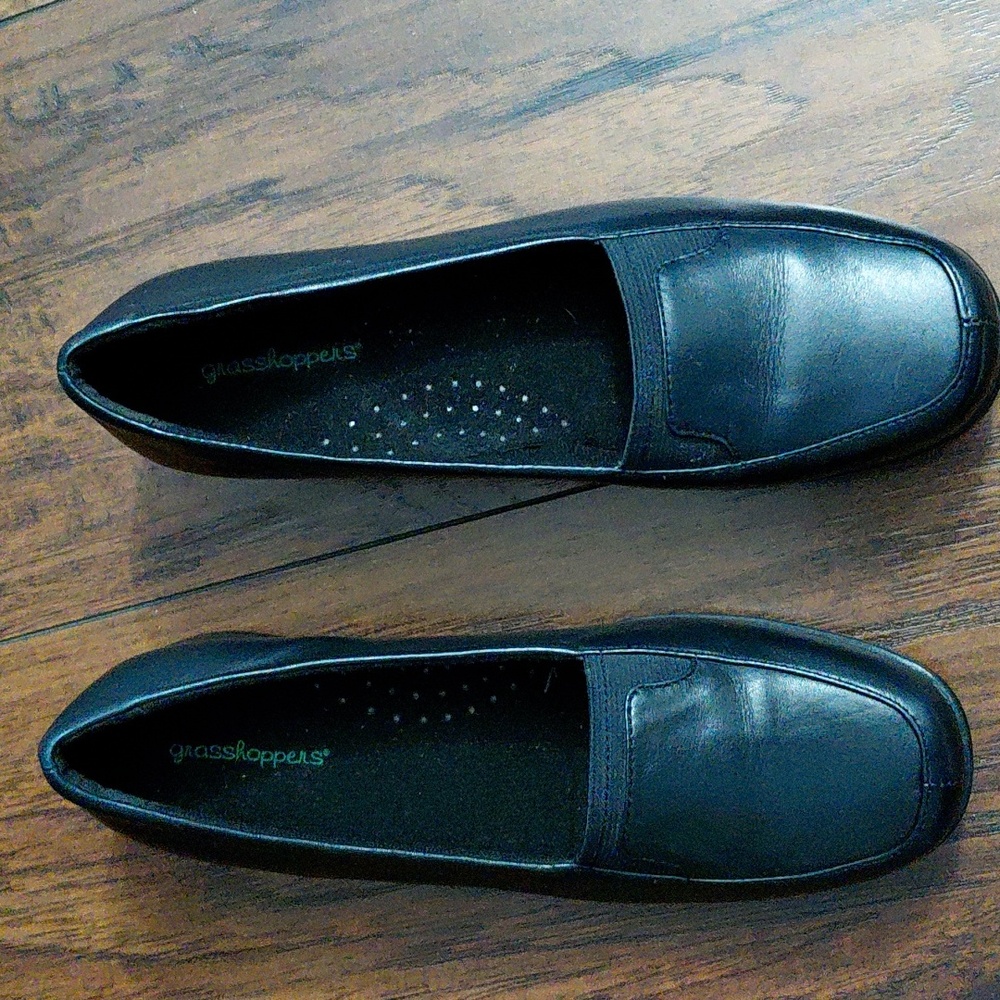 GRASSHOPPERS Women's Leather Dark Blue Loafer- 7M